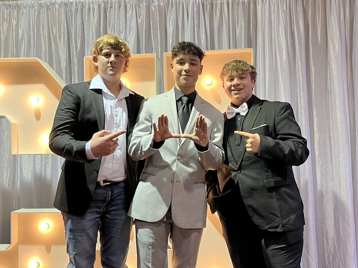 FUMUNDA being represented at the First Pitch Banquet. And if y’all were wondering, CGD was no where to be seen. Consider us not a team, but a legacy. 🪩🐺