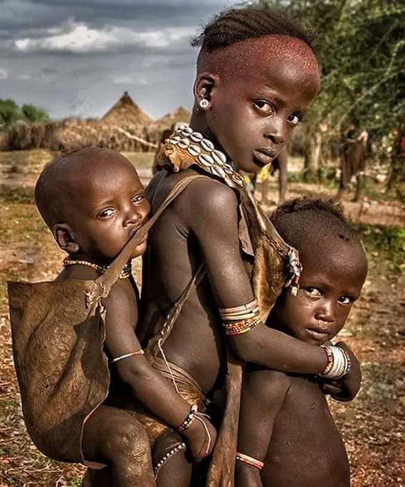 Peoples of the Omo Valley, Ethiopia The lower Omo Valley of Southwest Ethiopia is home to some of the world's last unchanged cultural groups.
#sarahhistorichomie #Ethiopia #omovalley #africanhistory
