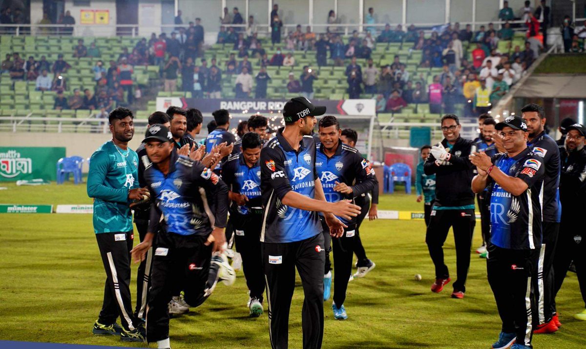 500 T20 matches and counting! Congratulations to the legend <a href="/realshoaibmalik/">Shoaib Malik 🇵🇰</a> bhai. A true cricket 🏏 icon.