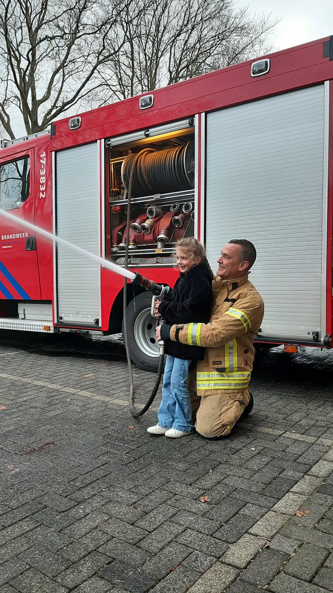 Hoe leuk is dit 
Vanmiddag de scouting van ridderkerk een en ander laten zien 
Op de kazerne Ridderkerk
<a href="/gem_Ridderkerk/">Gemeente Ridderkerk</a> <a href="/Brw_Ridderkerk/">Brandweer Ridderkerk</a> <a href="/Vr_RR/">Veiligheidsregio Rotterdam-Rijnmond</a> @LeefBrandbewust