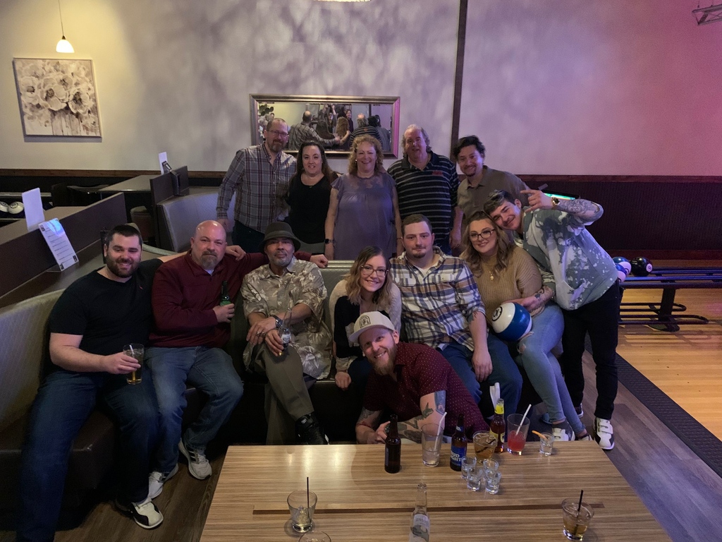NationalSignCT's tweet image. Last weekend, our team gathered to eat, drink, and be merry for a belated holiday celebration!

#nationalsignct #wehandleitall #itsallinberlin