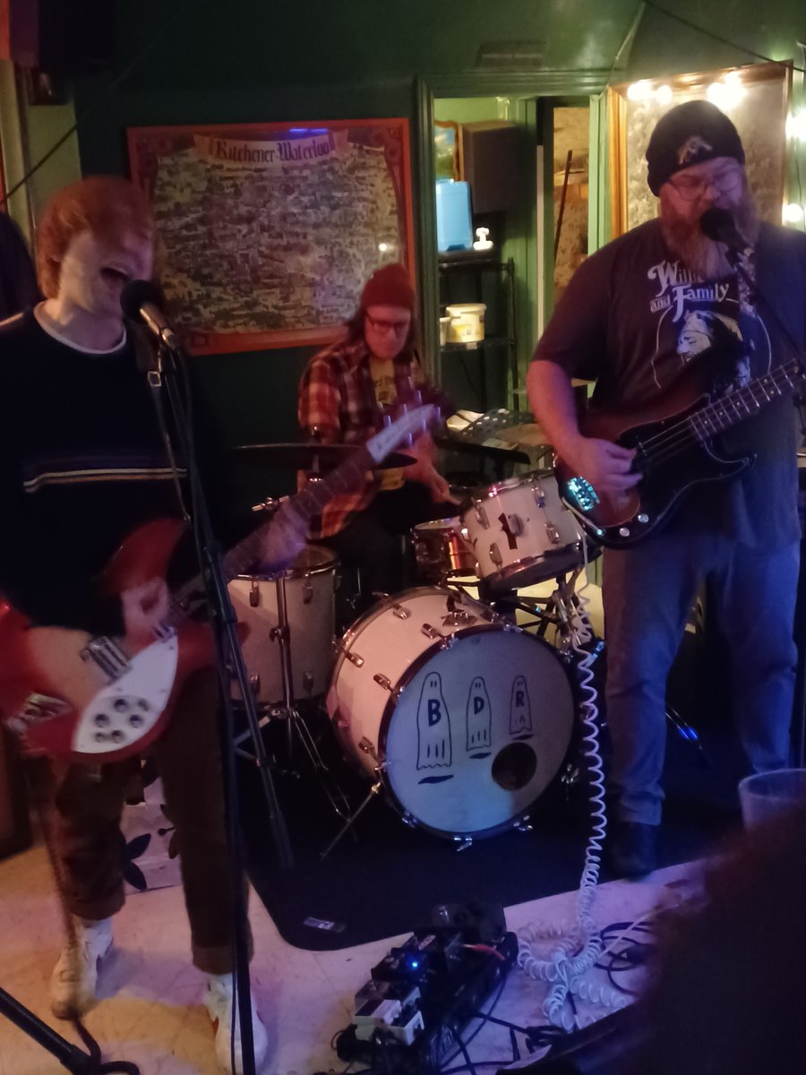 JSchneiderTO's tweet photo. A nice cozy evening last night with @ByDivineRight and #Hyness. Indie rock lives at the #Yeti in Kitchener!
@fortunestellarr https://t.co/VqYc4mQgXx