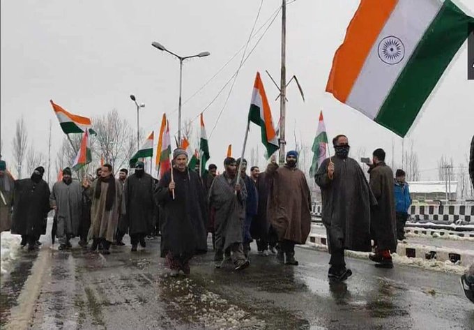 SafiTanjila's tweet photo. #KashmirSolidarityDay
#KashmirSupportsIndia
#KashmirDevolepment
#KashmirSerenityDay
#NayaKashmirNayaBharat
#Kashmir#Kashmiriyat
#India https://t.co/4SbQz8nLok