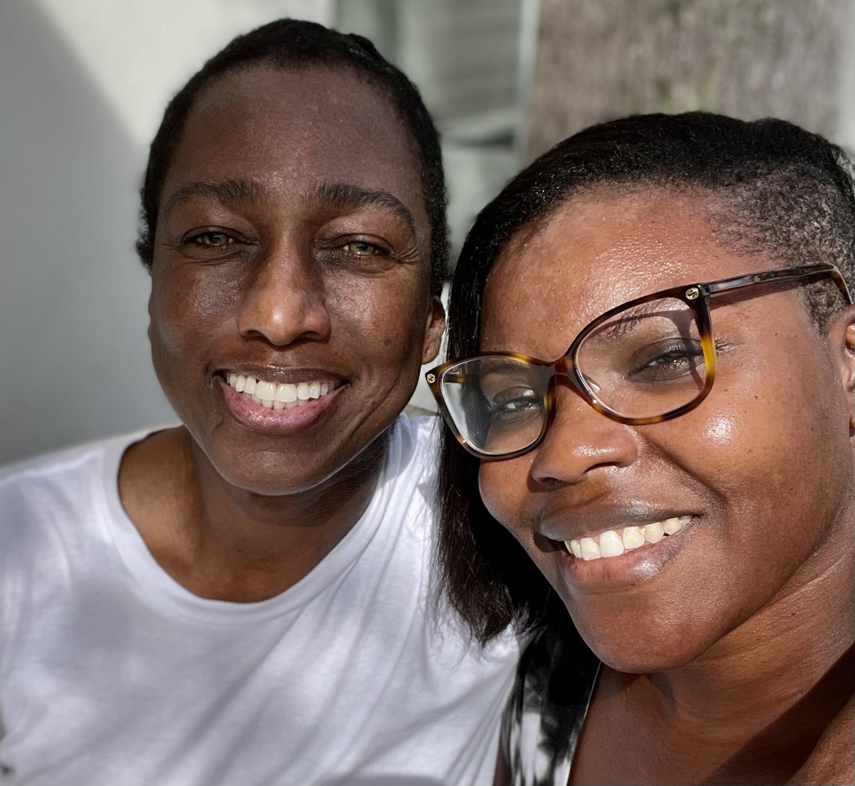 imcoreyaeubanks's tweet photo. So my cousin @yetta463 come to take care of me this morning…. (Kidney stones suck) #cousins #❤️ https://t.co/xIWSVnWjO6