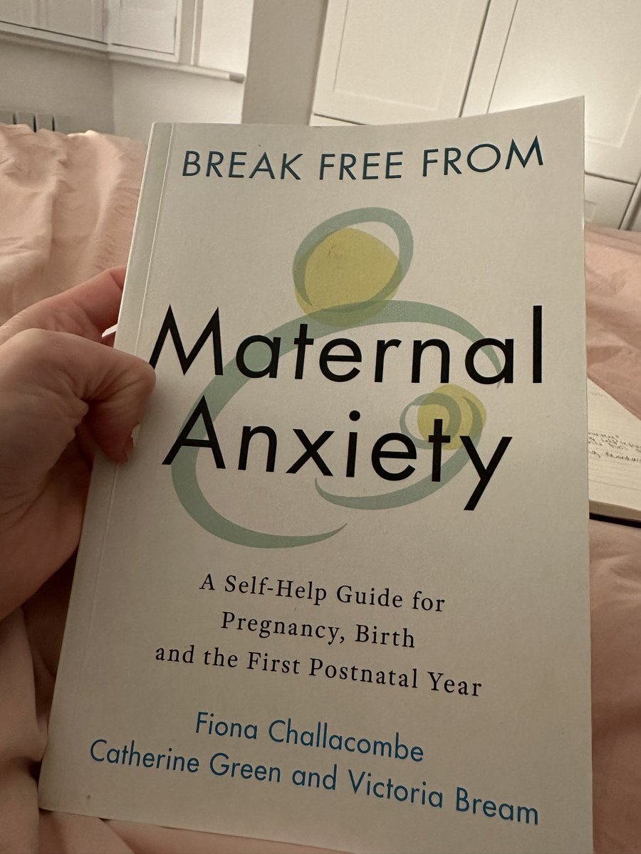 Finally reading this fantastic CBT self help book for anybody struggling with anxiety during pregnancy or postnatally. Will be an invaluable tool for clinicians too. 👏👏👏@DrFionaCh @Dr_Cathy_Green & @Drvictoriabream #birthtrauma #postnatalanxiety
