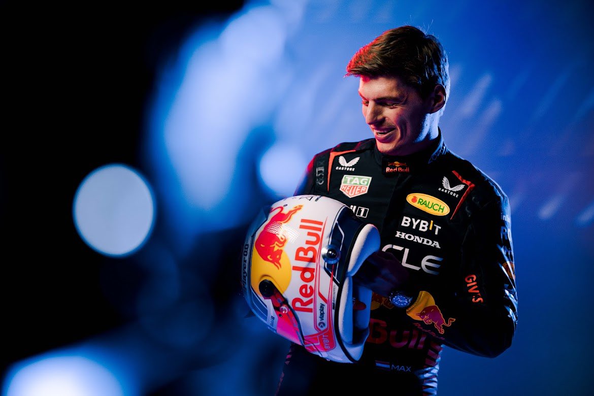 VerstappenCOM's tweet photo. A piece of art 🎨😍

Who else can’t wait to see that on track? 👇 https://t.co/dDYiwnTlXm
