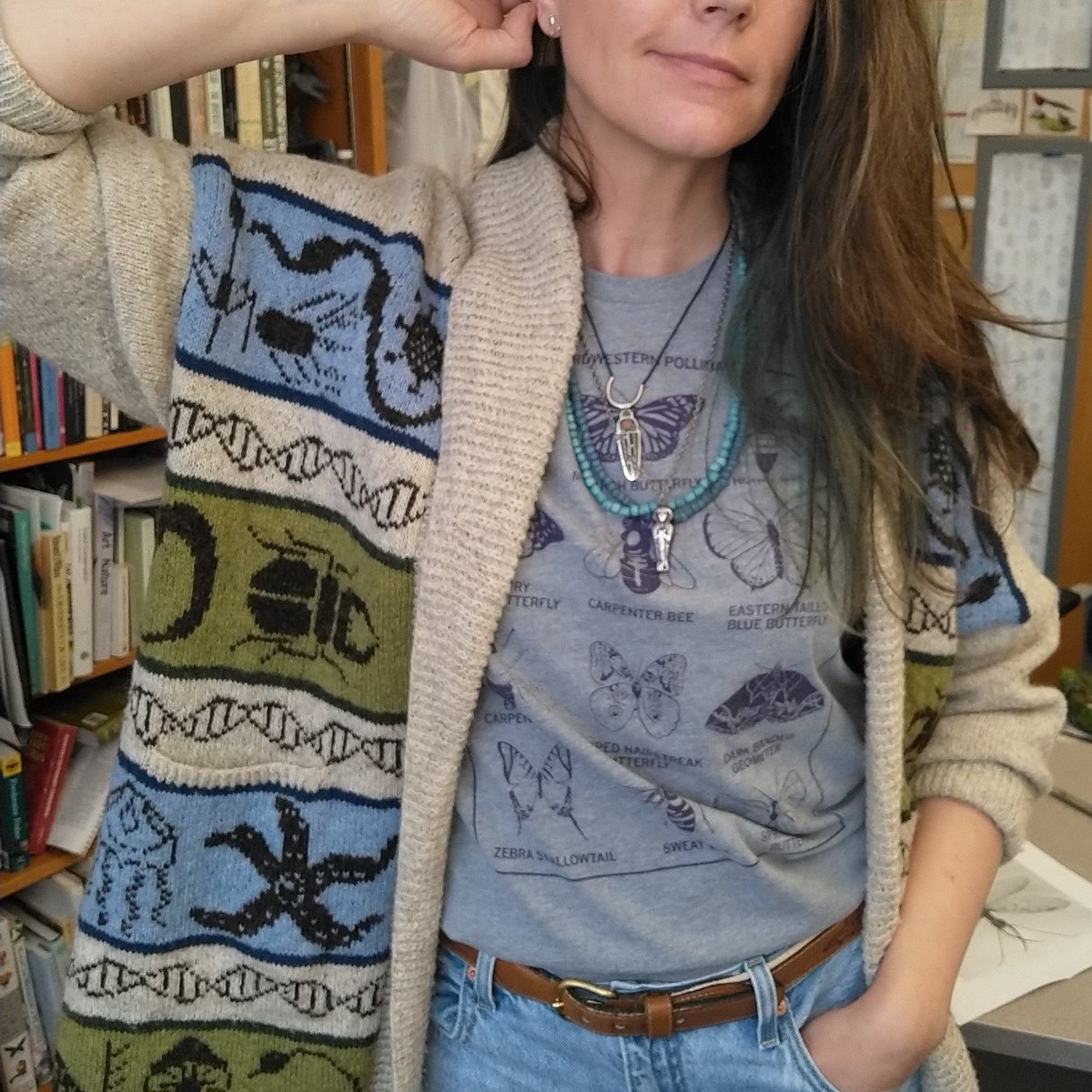 TBrosuis's tweet photo. Dressing cozy and biological this week. Handknits and t-shirts. 💚 https://t.co/tw24jozB6f