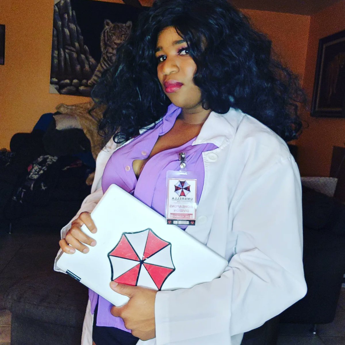 Good timezone loves Queen here with another resident evil cosplay for you. #cosplay #umbrella #residentevil #residentevilcosplay #umbrellacorporation #originalcharacter