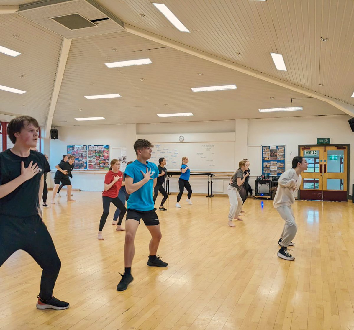 dancecapajunior's tweet photo. Our @CathedralYear11 @capajuniors and Enrichment class have had an amazing afternoon with @aaronshales_ from the West End musical @julietmusical. It has been such a great opportunity for our students, thank you! 🌟 https://t.co/7NnXG20NXR