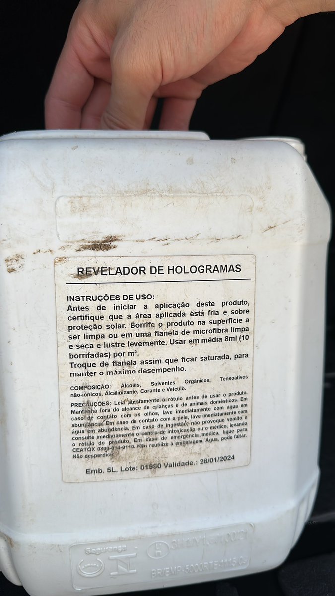 douglasfg028's tweet photo. [2] @jeep @JeepdoBrasil @JeepSaga ainda levo o carro numa concessionária onde o preço é mais caro e me volta com o carro amassado, arranhado, com a tela multimídia toda arranhada e um produto químico derramado no porta-malas porque esqueceram ele. Sem a mínima condição. https://t.co/5L0FoYsduM
