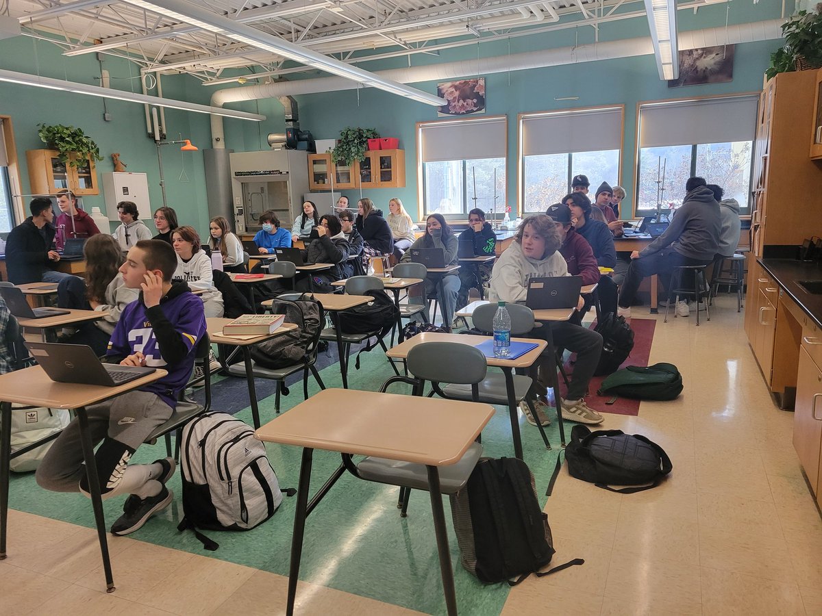 OakSciMatters's tweet photo. Ms. Brown's and Mr. Dufour's C Clock Chemistry classes join forces to play GOLD RUSH on Blooket to practice their Elements! @OakmontRegional https://t.co/Vxe5k75Nye