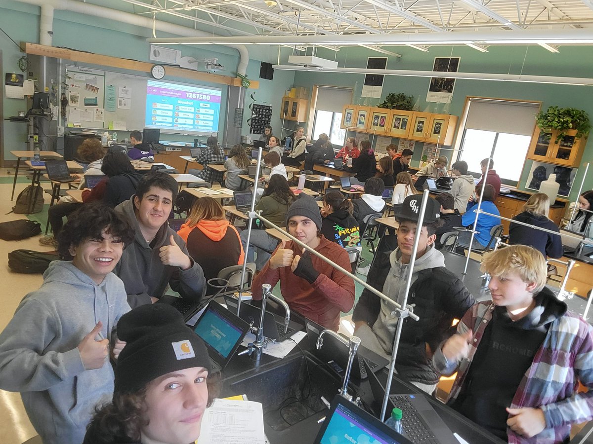OakSciMatters's tweet photo. Ms. Brown's and Mr. Dufour's C Clock Chemistry classes join forces to play GOLD RUSH on Blooket to practice their Elements! @OakmontRegional https://t.co/Vxe5k75Nye