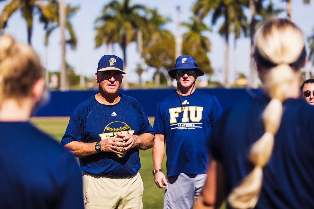 Last Friday before it is officially GO TIME 🥎🌴

6⃣ Days until Opening Night vs. Clemson
🎟️ Thursday, Feb. 9 ➡️ 5:30 p.m.
fiutickets.com/tickets/events…

#PawsUp🐾 | #PantherPride