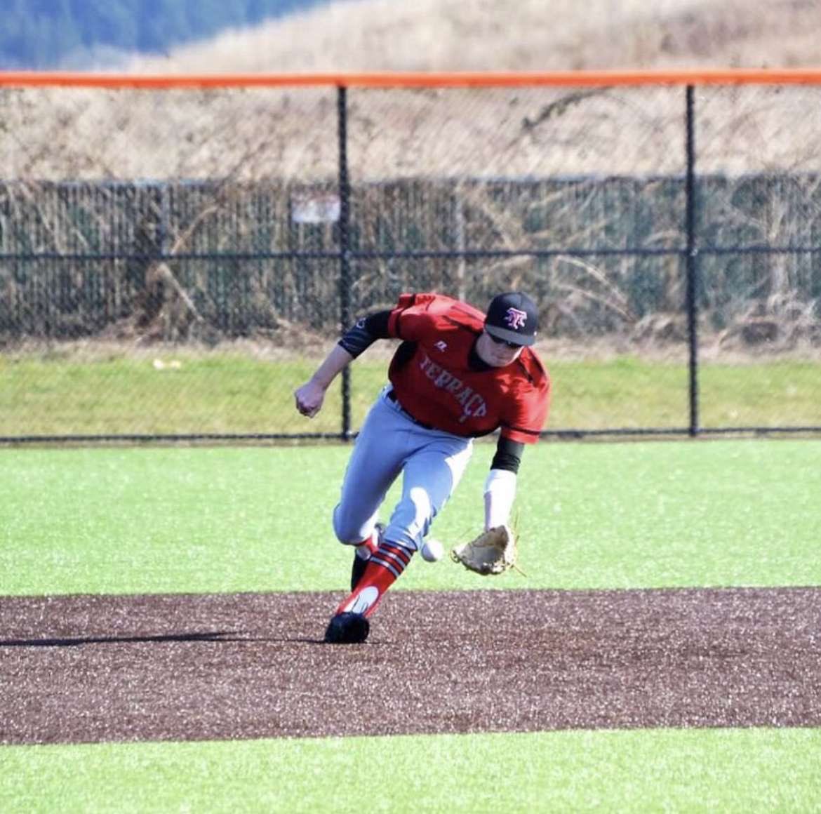 #knowyourjimmmies                                      Kendall Yackley (KY)                                         Hometown: Lynwood Washington              Position: Shortstop                                       Favorite movie: Surfs Up