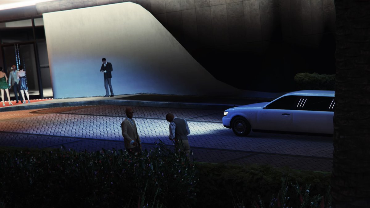 A VIP's Limousine Fare

~ hashtags ~
#gtaonline #snapmatic #rvp #virtualphotography #rockstargames

~ crews ~
#stonedflowers #barongfam #themagnificentteam