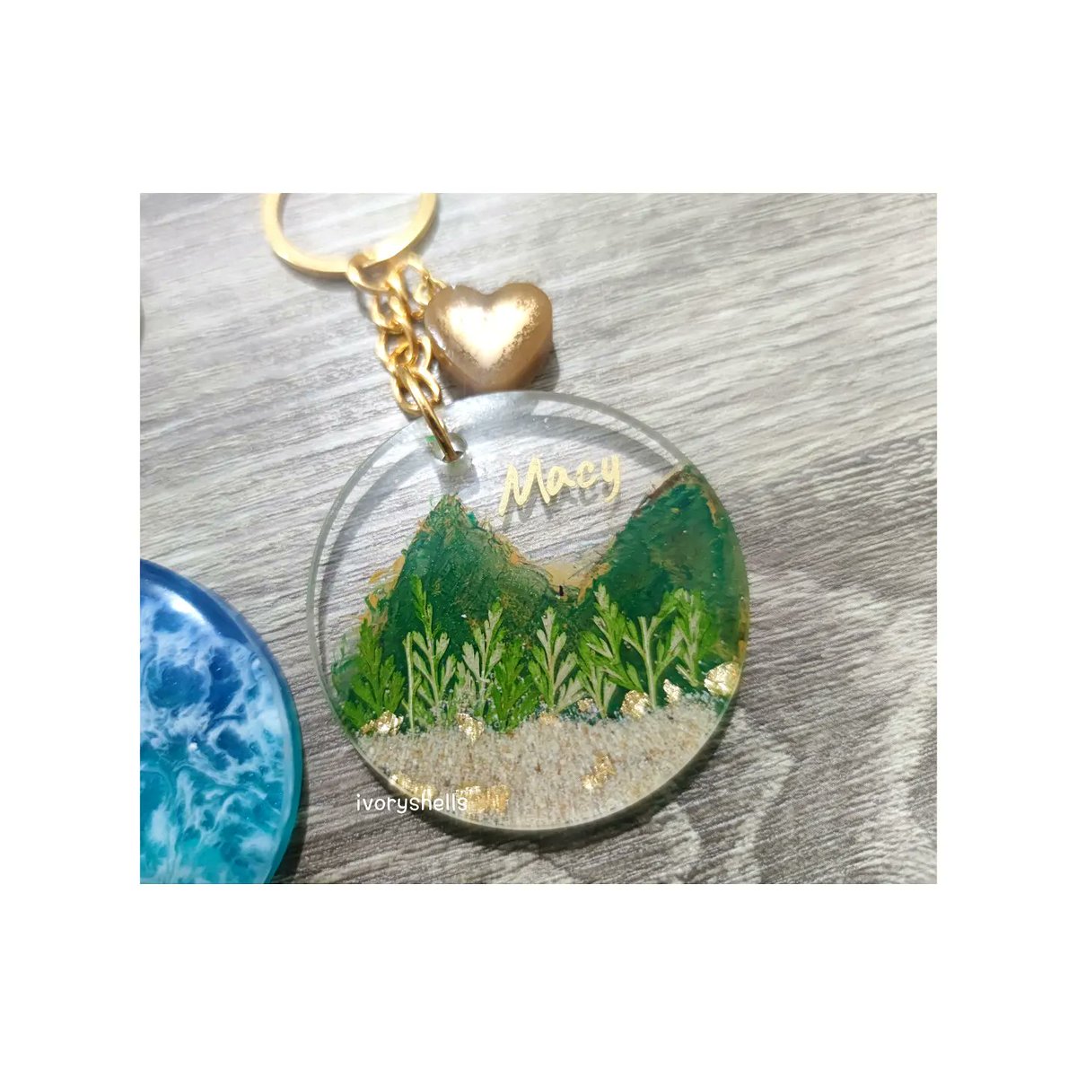 GaringKabibii's tweet photo. A sister's gift to her siblings. ❤️

One that loves the sea, another that loves Autumn, and the third one that loves to go on hikes. ❤️💙💚

#resinart #handmade #handmadeph #resinartistph  #customArt
#keychains #keychainsph
#resinKeychain  #giftideas https://t.co/6PVDUEJedf