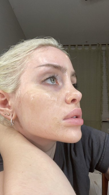 Skin care 🧖&zwj;♀️🧖&zwj;♀️ https://t.co/PlzDrg3zRT<a href="/tag/newprofilepic"class="tags"><span>#newprofilepic</span></a>