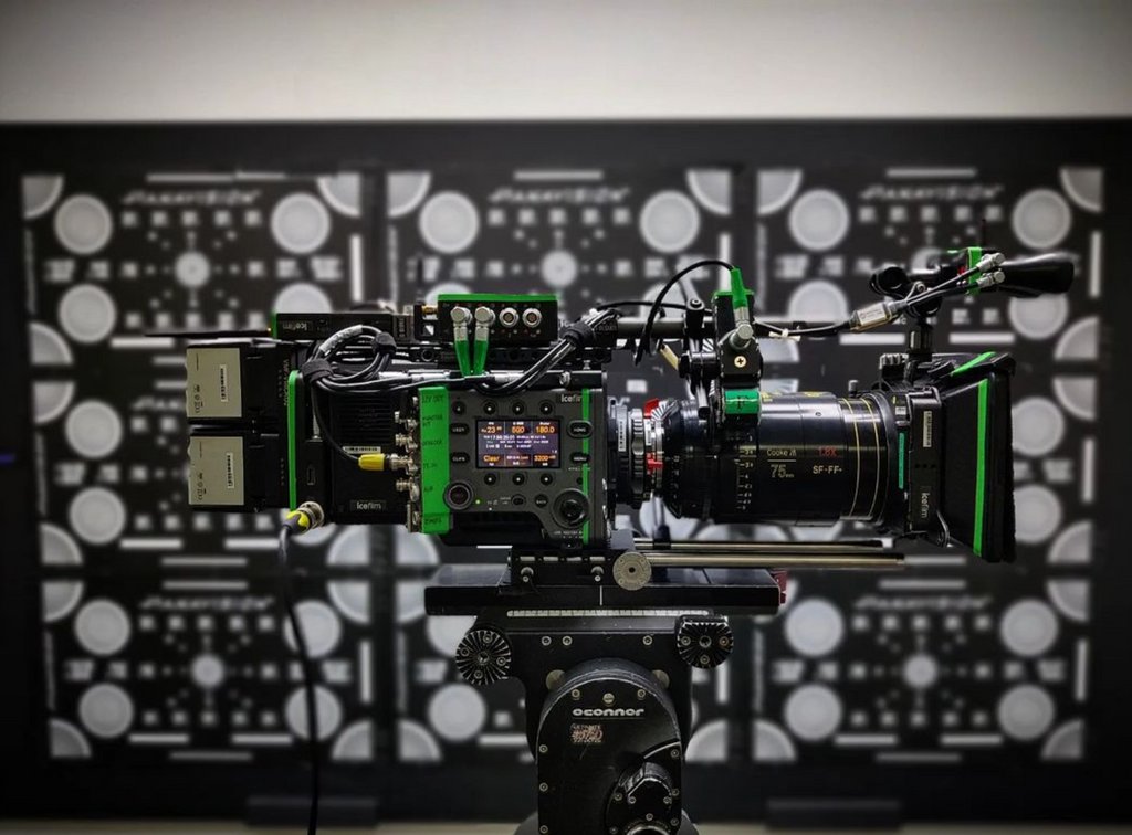 lenstoolkit's tweet photo. Very nice Sony Venice build with Cooke FF+ Anamorphics 😇
📸 IG: @fabio.olgiati
#sonyvenice #venice #cookelenses #cooke #fullframe #anamorphic #ffanamorphic #mattebox #oconnor #tripod #cinema #assistantcamera #cameradept #focuspulleratwork https://t.co/LiSLaly0cD