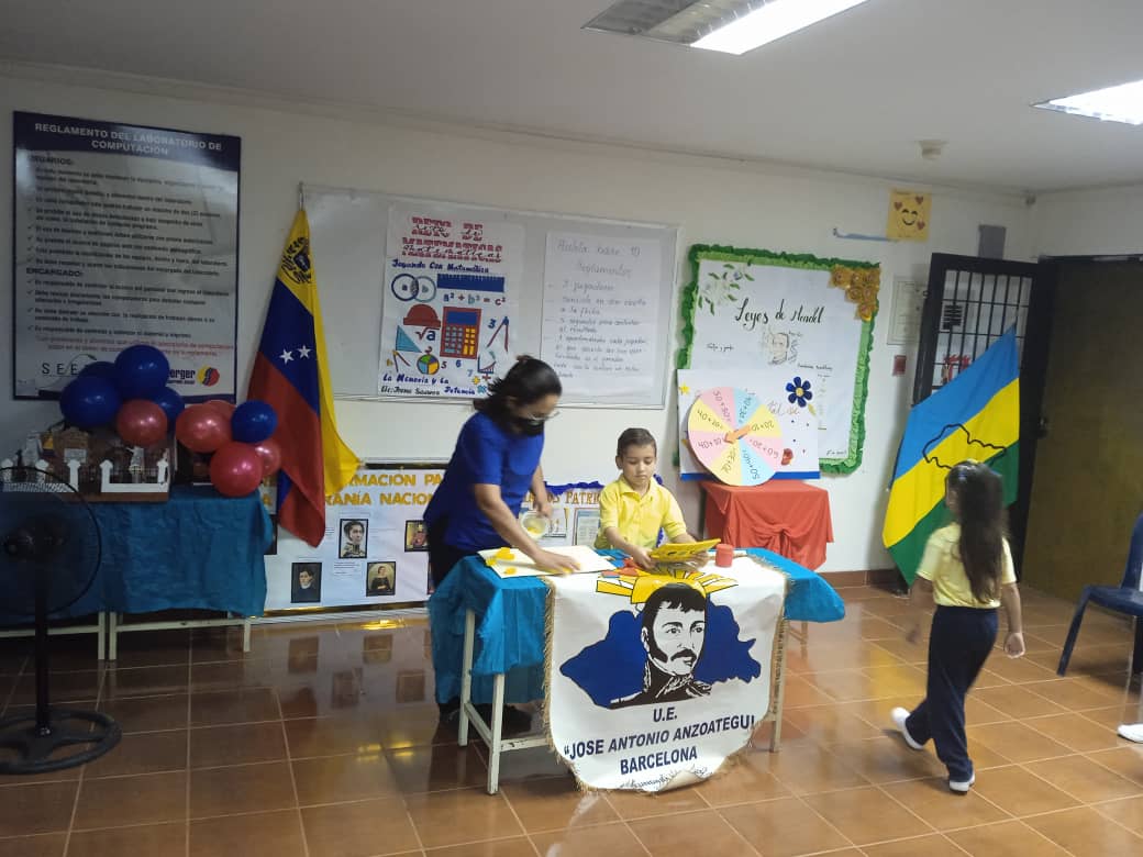 Gracias a las Políticas del Presidente <a href="/NicolasMaduro/">Nicolás Maduro</a> la Ministra <a href="/_LaAvanzadora/">Yelitze Santaella</a> y nuestro Gobernador <a href="/luismarcanos/">Luis Marcano</a> todo un exito el V Reto Circuital de Matematicas en el Municipio Bolivar, nuestros Niños, Niñas y Jovenes demostraron sus conocimientos. ¡que vivan los estudiantes!