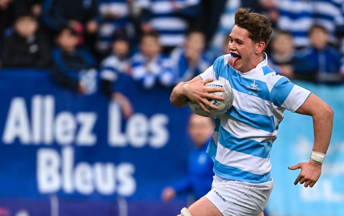 LeinsterBranch's tweet photo. 𝗧𝗵𝗲 𝗰𝗼𝗹𝗼𝘂𝗿 𝗼𝗳 𝘁𝗵𝗲 𝗰𝘂𝗽 🏆

Does any other competition bring as much colour, passion and excitement as the @bankofireland Leinster Schools Senior Cup?

#FromTheGroundUp https://t.co/YjzyqkaHc5