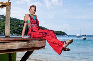 Friday 
9pm … 
#deathinparadise on @BBCOne ✨

@deathinparadise in #guadeloupe 
Et au printemps #meurtresauparadis sur @France2_Presse @Francetele #catherinebordey #catherinesbar #womenover50 #actressover50 #serietv @RedPlanetTV