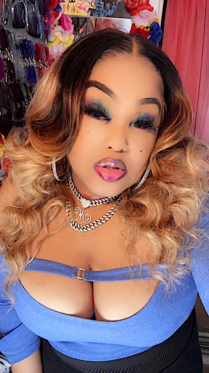 SheSoGorgeousm's tweet photo. That eye and lip combo… gets em everytime 😈 https://t.co/Hm4XFsaPZk