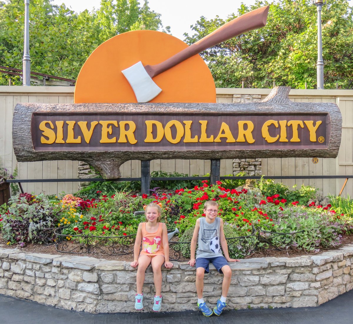 What's a special family vacation you remember? A trip to the Ozarks and Silver Dollar City is always a good one for us. @SDCAttractions #familytravel #SilverDollarCity #BransonMO