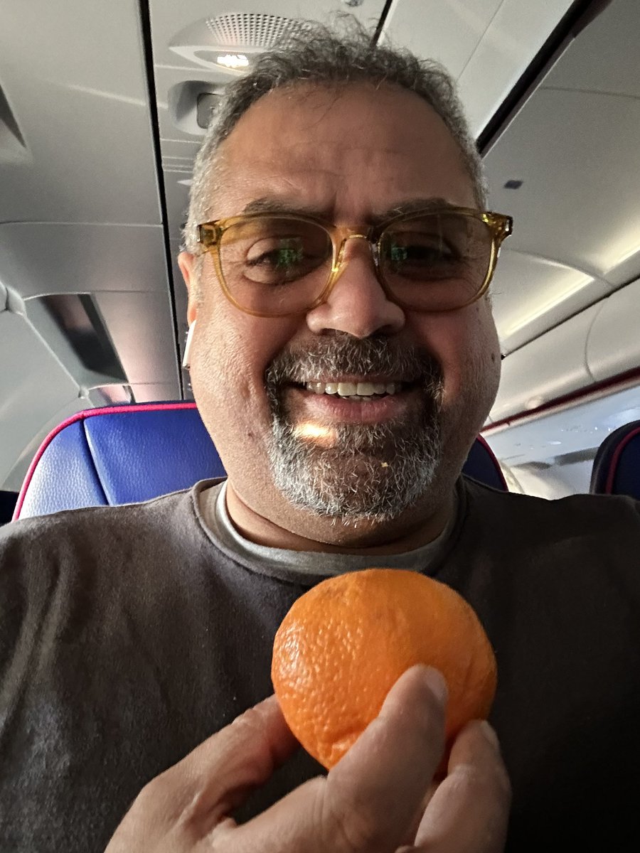 تجربتي الاولى مع #ويز_اير رحلة #جدة الى #بوخارست يناير 2023  اولا: الحجز من خلال تطبيقهم التعامل سهل...