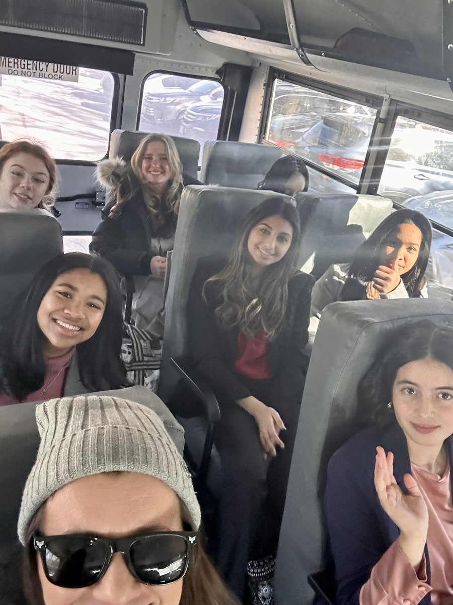 MadeiraHistor's tweet photo. #MadeiraMUN heading to @amerimunc @AmericanU 🥳 https://t.co/v2jWdWvw7J