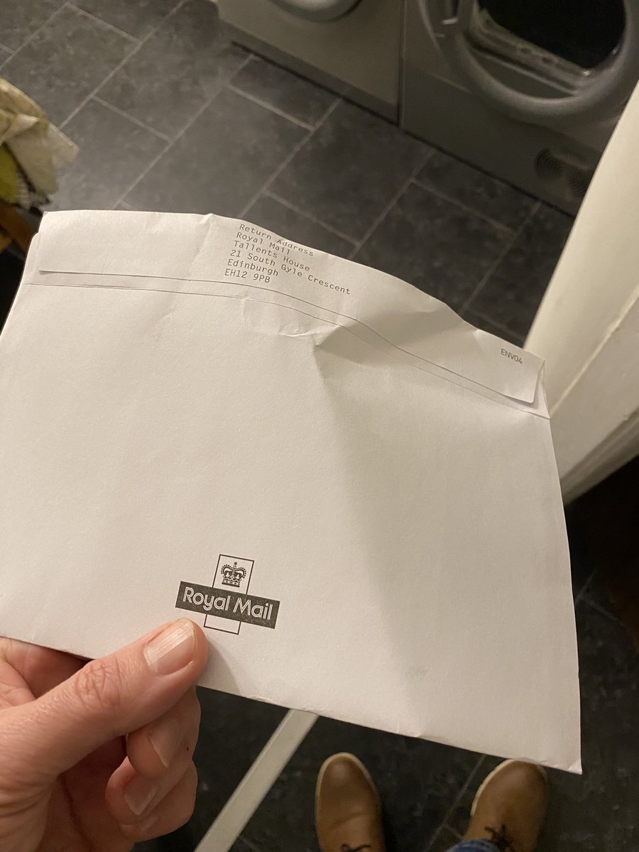 cmairsy's tweet photo. Thanks for the replacement which is also bent π honestly can your posties not read?! Unbelievable @RoyalMailHelp #donotbend π€¦πΌββοΈ https://t.co/PHdMt2UDNP