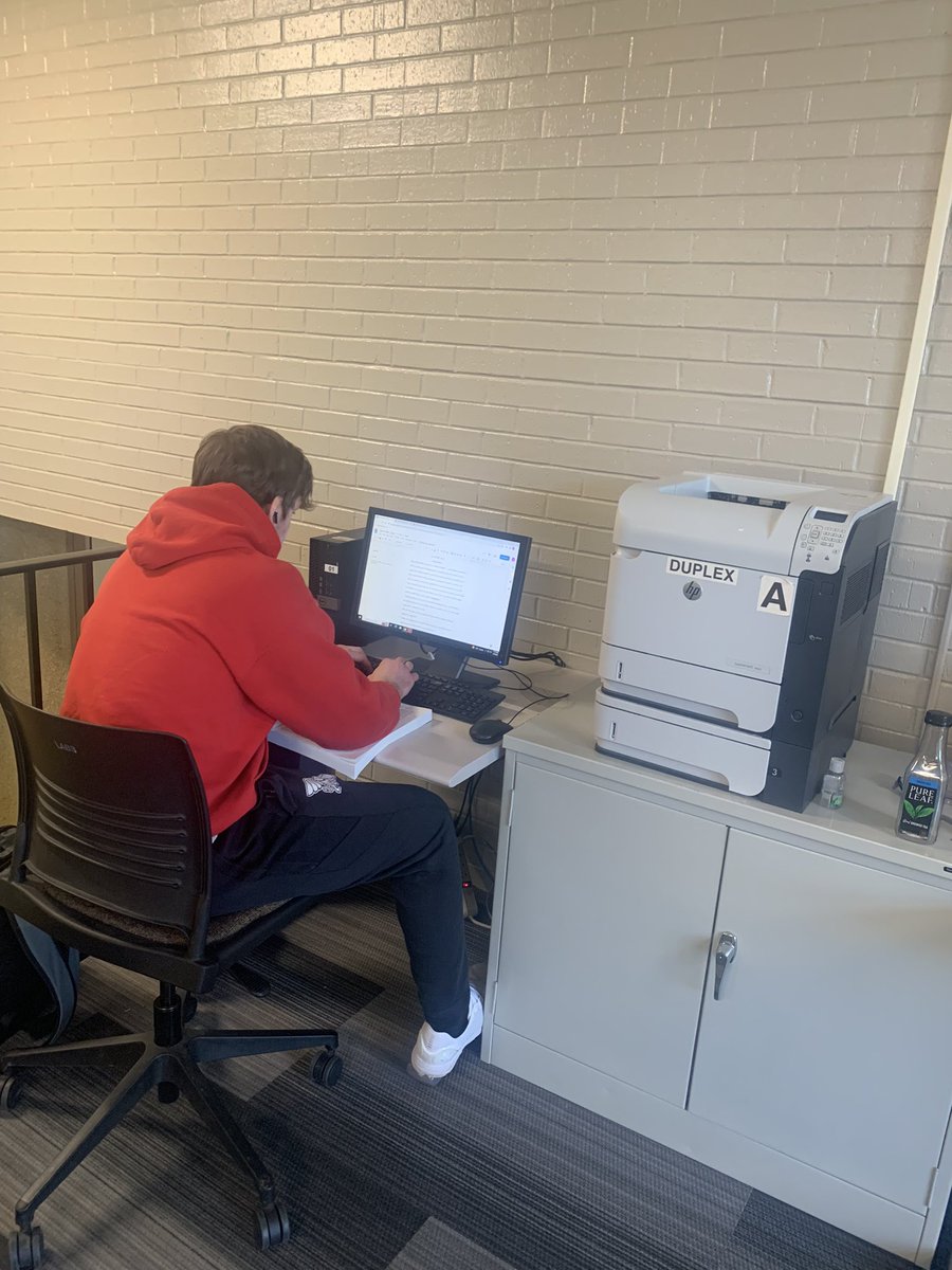 TOyefia's tweet photo. MWSU creates an environment for all students to have access to information on the internet by having easily accessible computers in every building. Jackson Kiburis, manager with @MWSUMBB pictured here said “I like getting some assignments done before practice.” #JOU432 https://t.co/7OMherDqKx