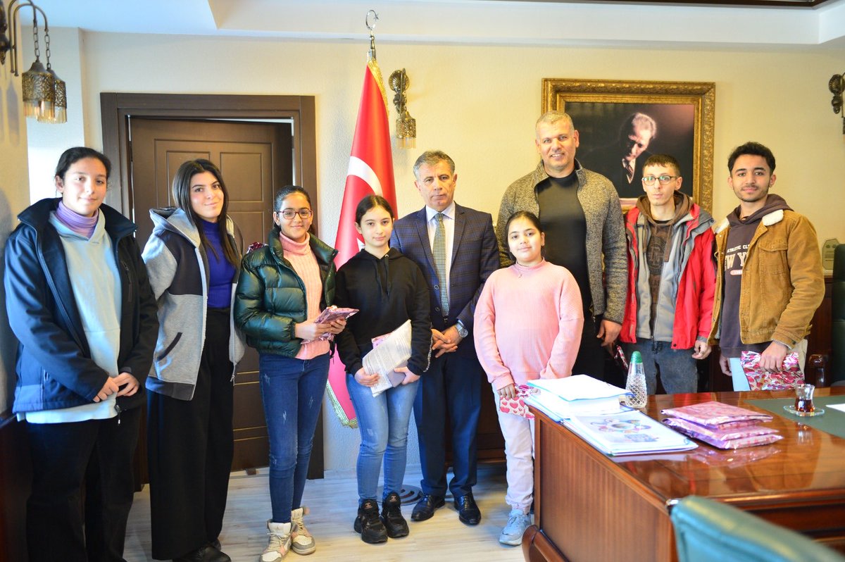 kocakysr's tweet photo. Okul sporları kapsamında gerçekleştirilen Voleybol müsabakalarında Türkiye yarıfinallerine katılmaya hak kazanan Seyhan Şehit İdris Güler Ortaokulu Voleybol Erkek takımını ve Yüreğir Karşıyaka Atatürk Anadolu Lisesi öğrencilerini ağırladık. Hepsine başarılar diliyorum. https://t.co/LYdyv6glQ2