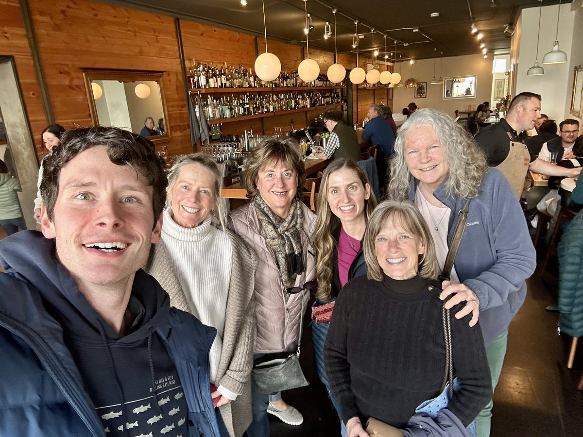 GregNance's tweet image. Run Across America reunion 💜🥰

#TeamMom helped me get to the startline at the Atlantic and Elise helped me get to the finishline at the Pacific 

Forever grateful Elise, Candee, Linda, Louise, and Reba!! 💜🥰