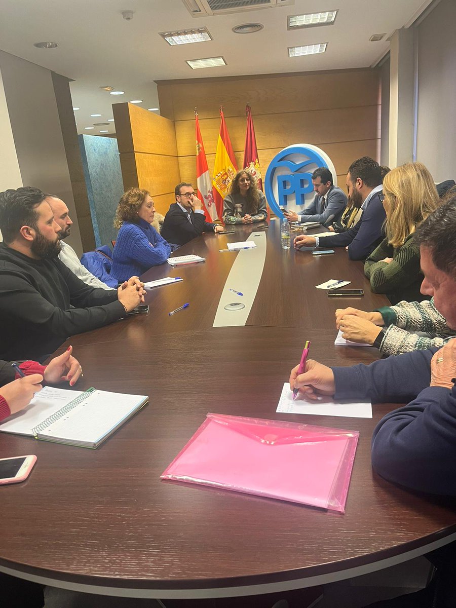 El #28M🗳 #EntreTodos vamos a dar a León lo que necesita: alternativa, ilusión y futuro.

📷 Reunión del Comité de Dirección del Partido Popular de León.
