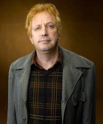 Arthur Weasley - MPR

Bricoleur touche à tout, cherche sans cesse à réparer tout ce qui est définitivement cassé, sans être sur de pouvoir y arriver.
Mais comme il est sympathique on le laisse essayer, et parfois il fait des miracles sans même savoir comment.