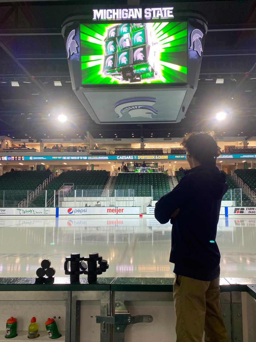 NDHKYManagers's tweet photo. T minus 1 hour until puck drop in East Lansing, and our manager lines are set ☘️🏒
     Tunnel: Renee &amp; Adrienne
     TOI: Jon https://t.co/pyVSgDDKQ0