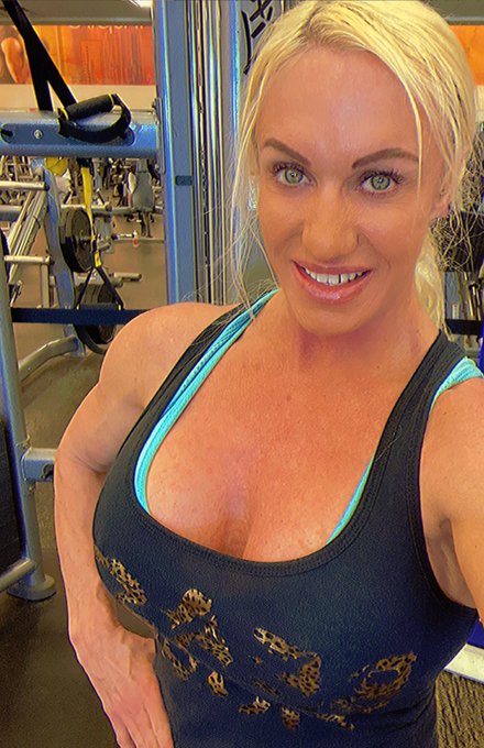Gettin my sweat on in my &ldquo;BEAST MODE&rdquo; tank from @BeFitApparel feels sooo good to train!!! #legday #gymgirls<a href="/tag/legday"class="tags"><span>#legday</span></a><a href="/tag/gymgirls"class="tags"><span>#gymgirls</span></a><a href="/tag/bethebestyou"class="tags"><span>#bethebestyou</span></a><a href="/tag/flexinfriday"class="tags"><span>#flexinfriday</span></a>