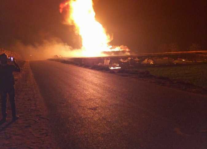 tamergamalhosny's tweet photo. عمو عمو يا اللي بتبيع القناة
الاشباح ولعولك خط بترول الاسماعيلية 🔥
#المقاومة_الشعبية #اتحرك_ياشعب_القادم_صعب https://t.co/rwxU29UNyZ