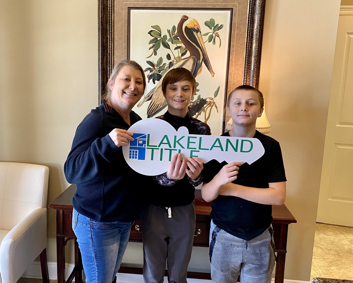 LakelandTitleBR's tweet photo. Congratulations Gretchen on your new home! We're sure you'll make many happy memories there. And thank you Thomas Kelly of The Kelly Group and Natasha Amaya Engle of @kwri for all your hard work on this. We're glad we could be a part of it. #CloseEasy #goBR #ThinkBR https://t.co/IJ7uBRP7Ir
