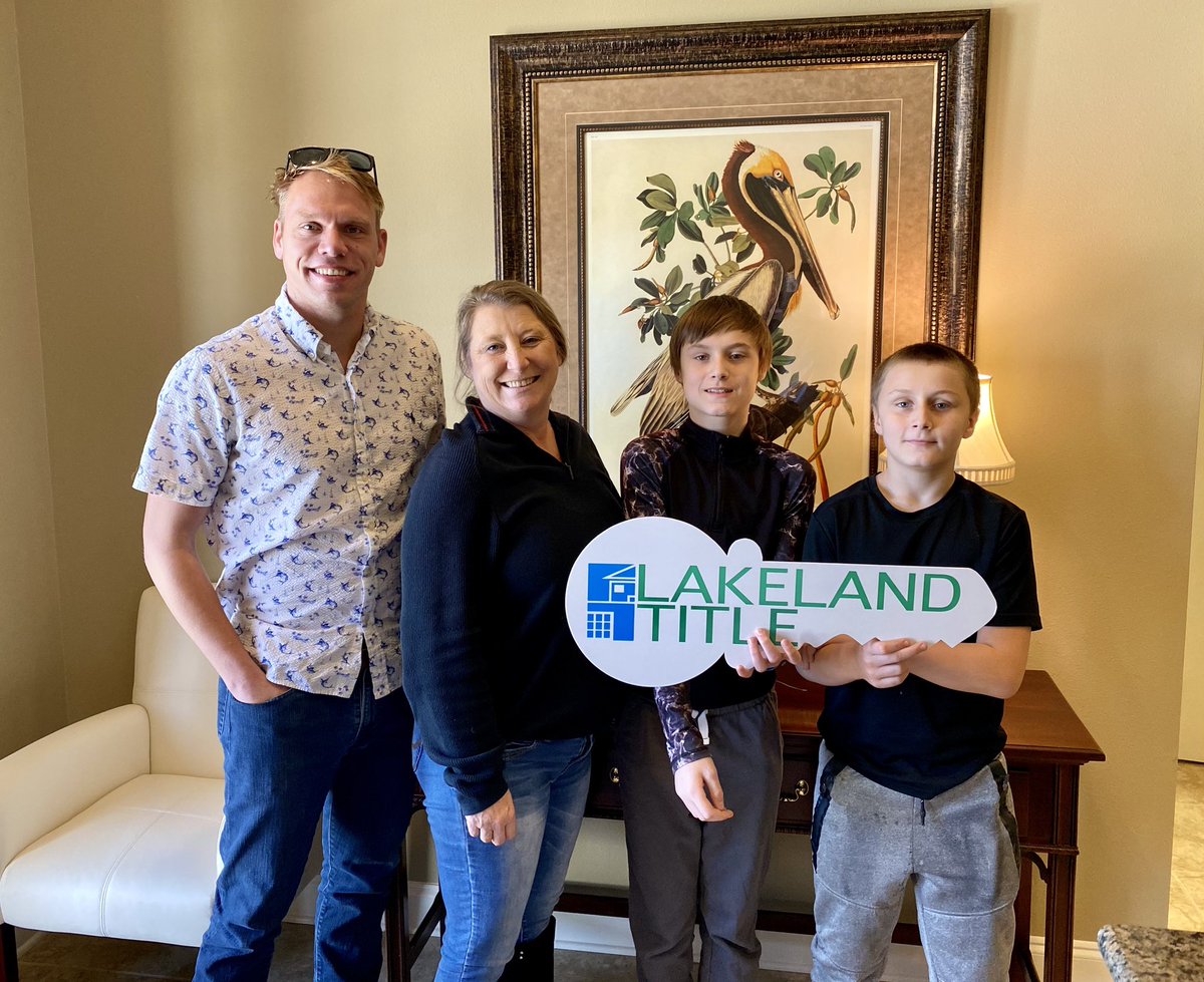 LakelandTitleBR's tweet photo. Congratulations Gretchen on your new home! We're sure you'll make many happy memories there. And thank you Thomas Kelly of The Kelly Group and Natasha Amaya Engle of @kwri for all your hard work on this. We're glad we could be a part of it. #CloseEasy #goBR #ThinkBR https://t.co/IJ7uBRP7Ir
