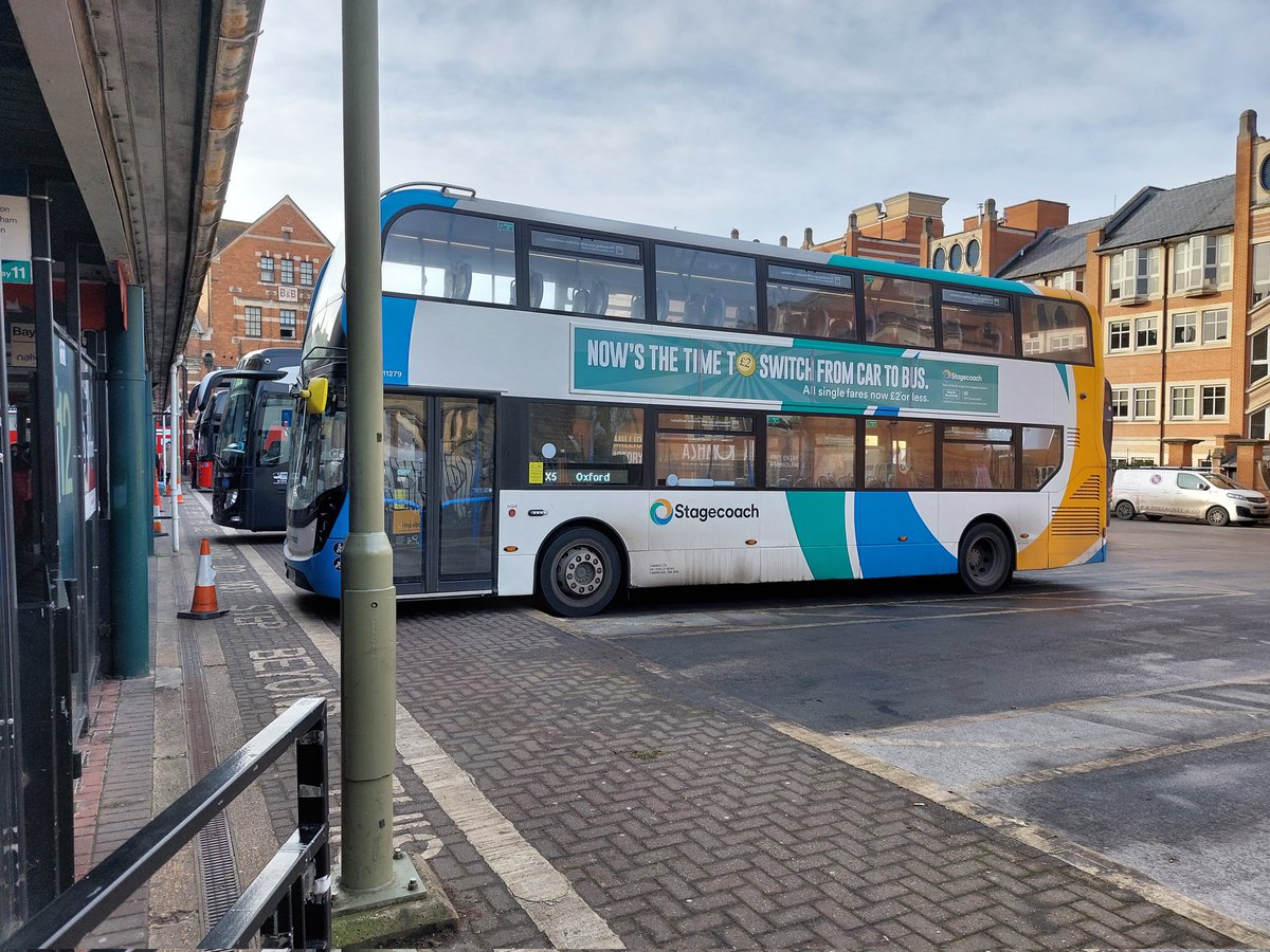 NomadicBackpac1's tweet photo. Backpacking Oxford
Making use of the £2 bus fare cap. Yes that's right. Single journeys just 2 quid on selected lines across England until March 31. So I rode, Milton Keynes to Oxford. As you do. #StageCoach #busfarecap https://t.co/yUxt7n2U1J