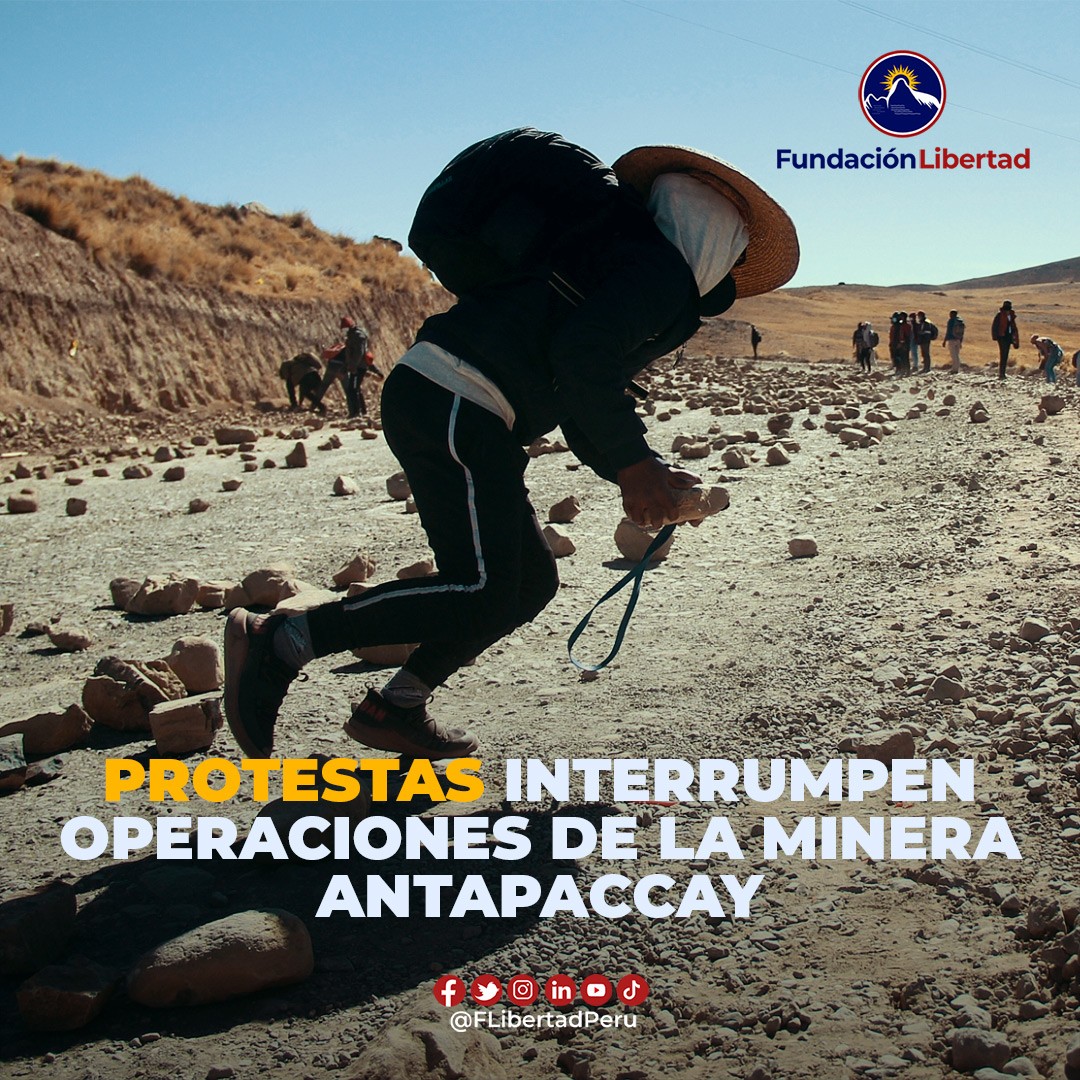 FLibertadPeru's tweet image. #MINERÍA | Manifestantes bloquearon el acceso de la empresa minera Antapaccay al Corredor Vial Sur, en la provincia cusqueña de Espinar. Esta vía es usada para trasladar los minerales que extraen en territorio de #Cusco y #Apurímac.

#protestasperú #mineriaperuana #mineriaperu