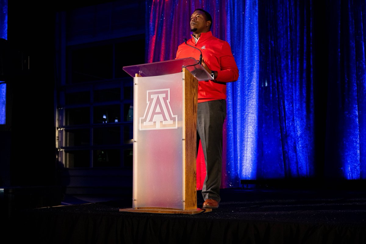 Amazing night, amazing team 🐻⬇🌵✨ Our National Signing Day celebration with @ArizonaFball was the best way we can think of to kick off the 2023 campaign 🏈 📸: Abran Ramos @gjett03 @jayden_delaura | #BearDown #FriendsofWilburandWilma #NIL