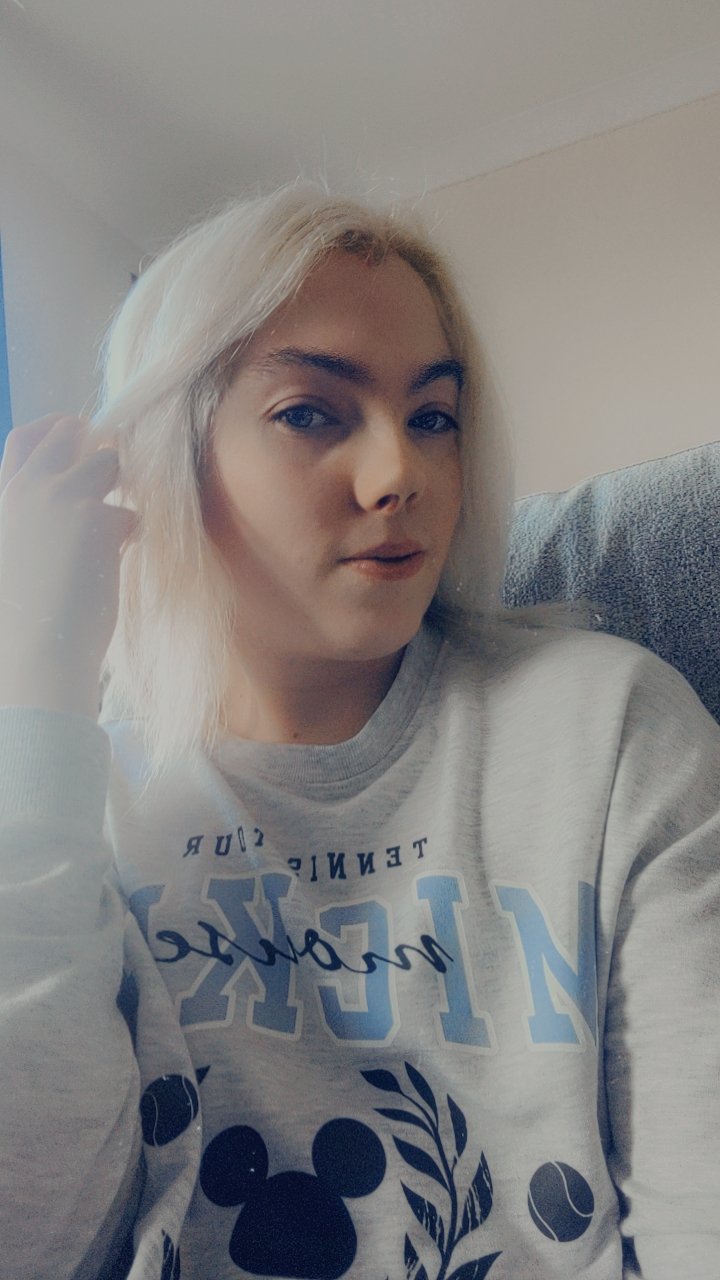 2 pic. Who likes my hair shorter? X https://t.co/YLAW1J7QGw