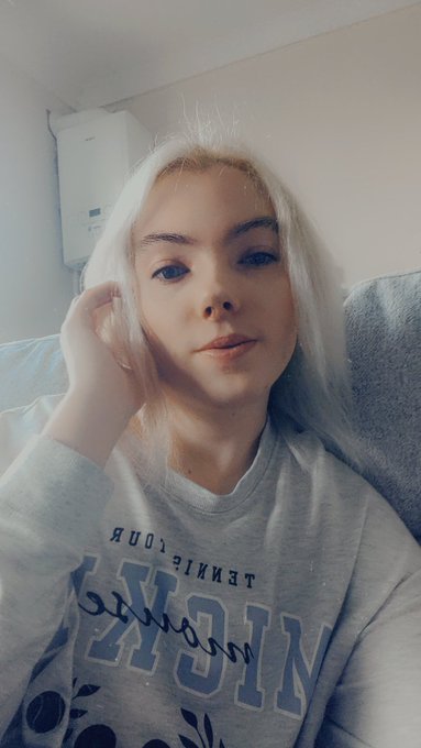 1 pic. Who likes my hair shorter? X https://t.co/YLAW1J7QGw
