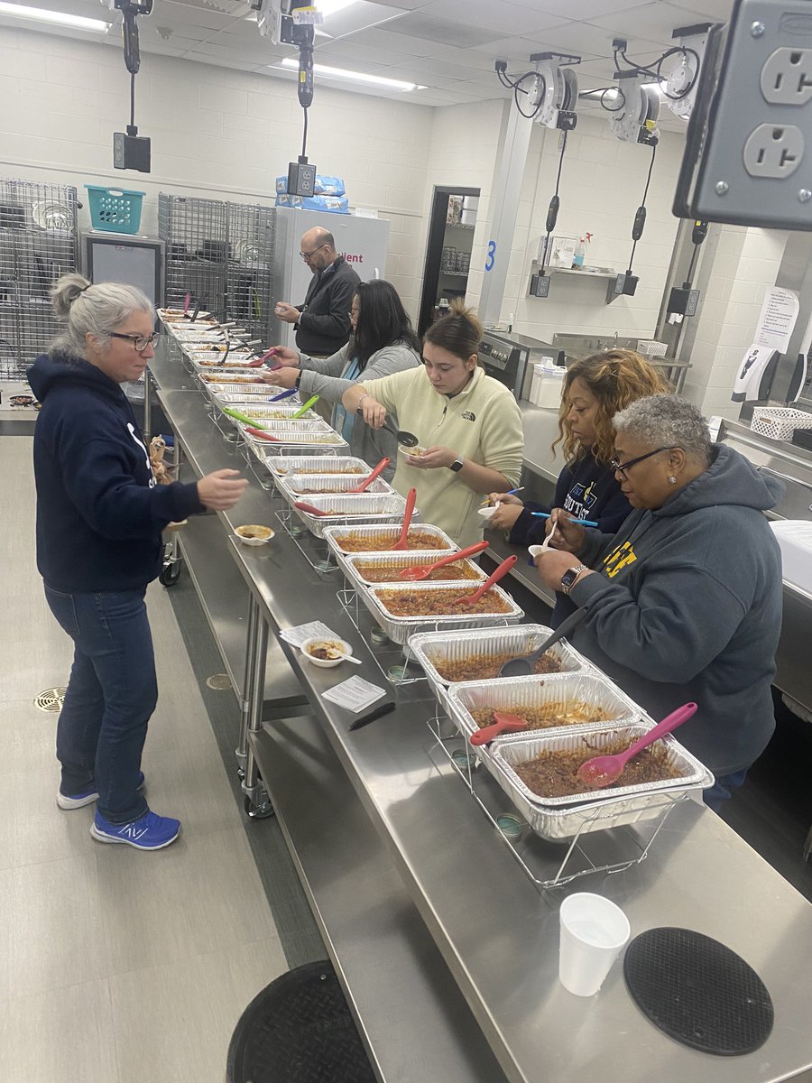 Mrs_Dirksen's tweet photo. Students did a great job with the chili competition today! Thanks to all the judges #SEFCS https://t.co/JgznscLN8J