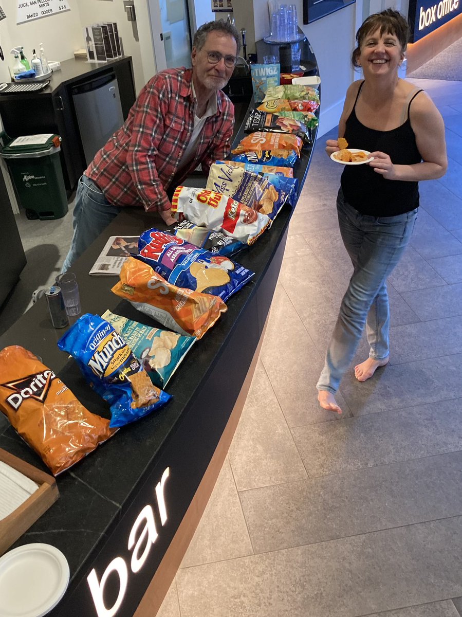 livecomposer's tweet photo. Chips and the Belfry, whaaa? Two of my favourite things! #chipday @BelfryTheatre https://t.co/AOU8LEFa0P