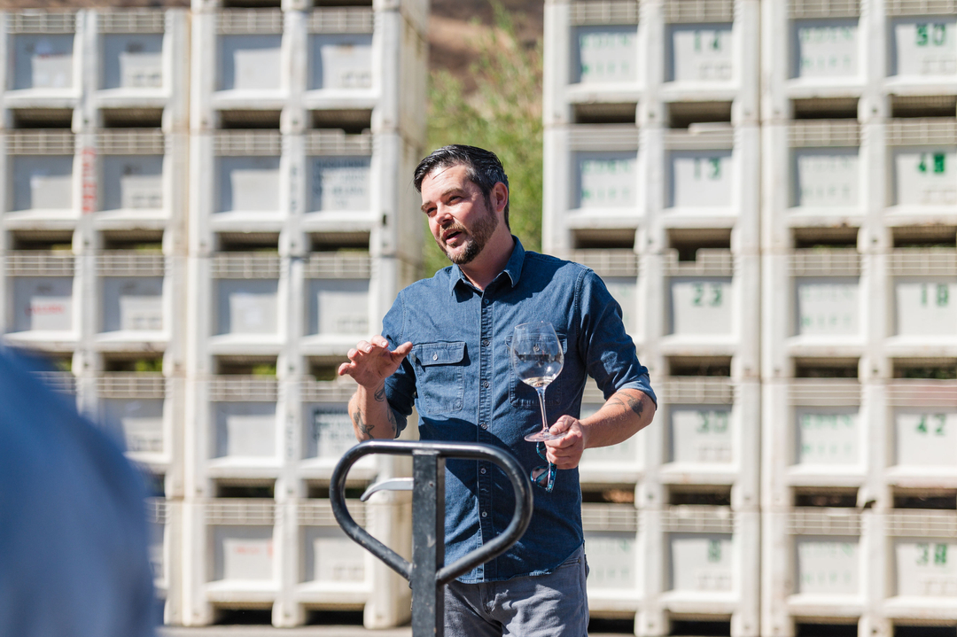 Eden_Rift's tweet photo. Meet our Assistant Winemaker, Andrew! Our token Texan,  Trader Joes snack fanatic, incredible winery tour guide, and an essential part of why our wines are what they are today!
.
.
Large Group experiences, curated specially for club 1849 members. #winetours #winemaking 
📷  cap https://t.co/N13IwbfjF7
