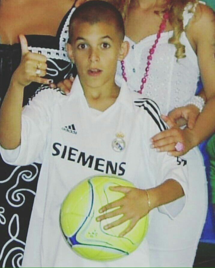 RMadridistaReal's tweet photo. ¿Quién es? https://t.co/pp0hmcNGnu