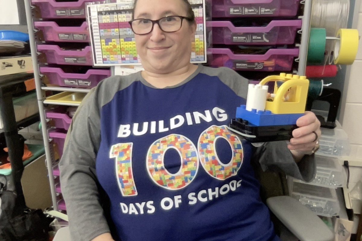 EdenMosoff's tweet image. #100daysofschool today! We worked with our #legocodingexpress trains today! Combining engineering and coding we learned how to code our trains to do what we wanted them to do. @LEGO_Education @BarbaraRose220 #webelong220 #stem220 @CrandallsClass #legoambassador